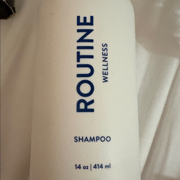 Routine Wellness Anti-Thinning Shampoo - Picture 15 of 15
